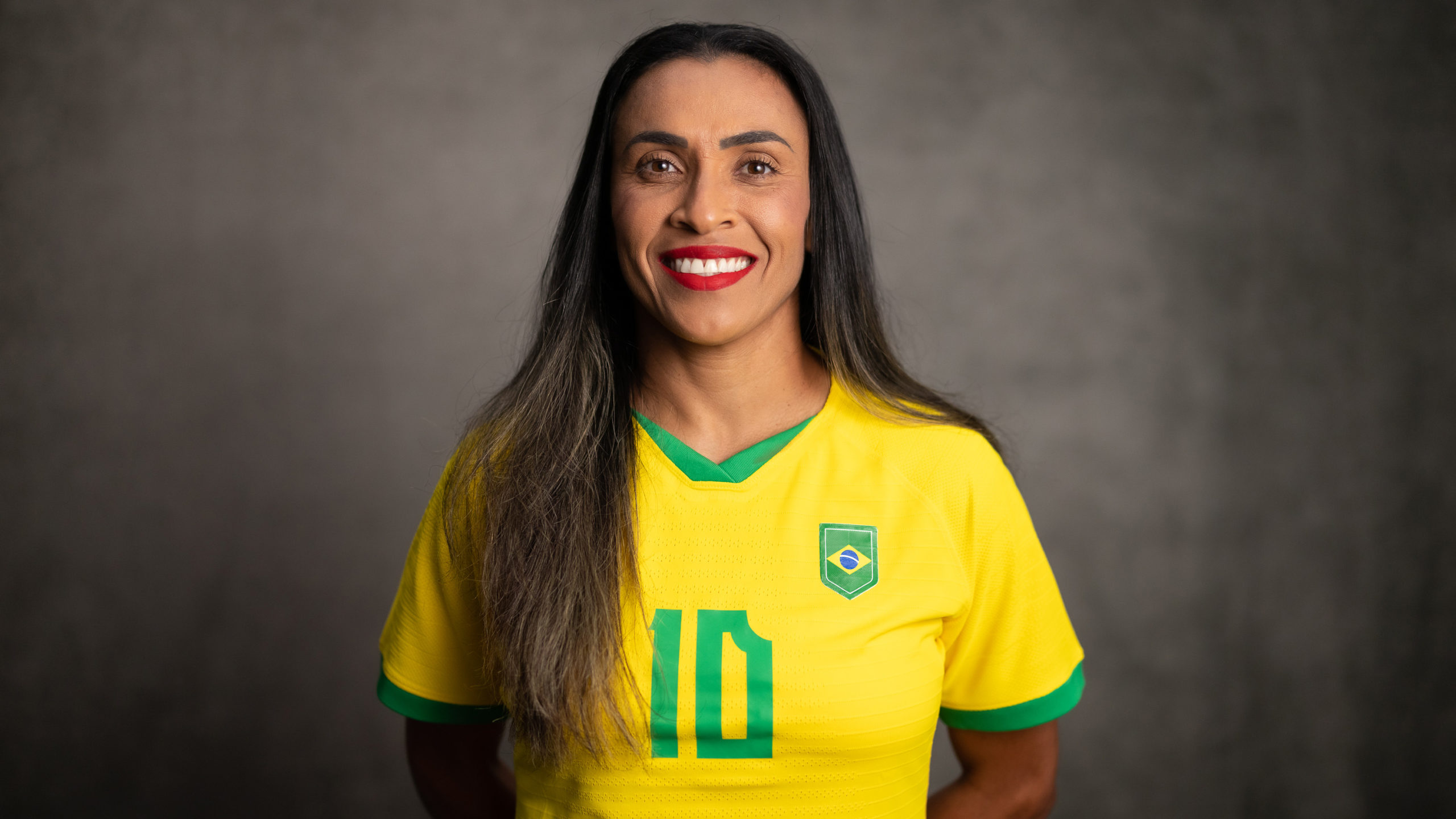 marta jogadora de futebol com a camisa da seleção