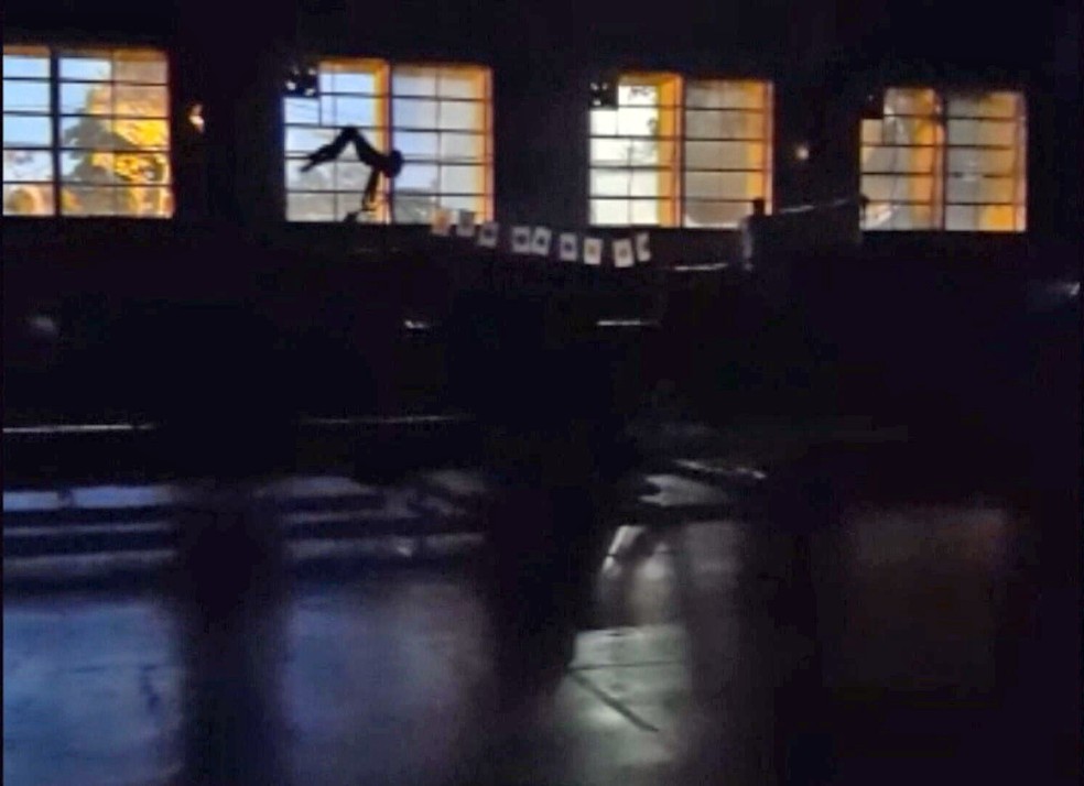 Atletas treinam no escuro após Parque Olímpico ficar sem energia elétrica