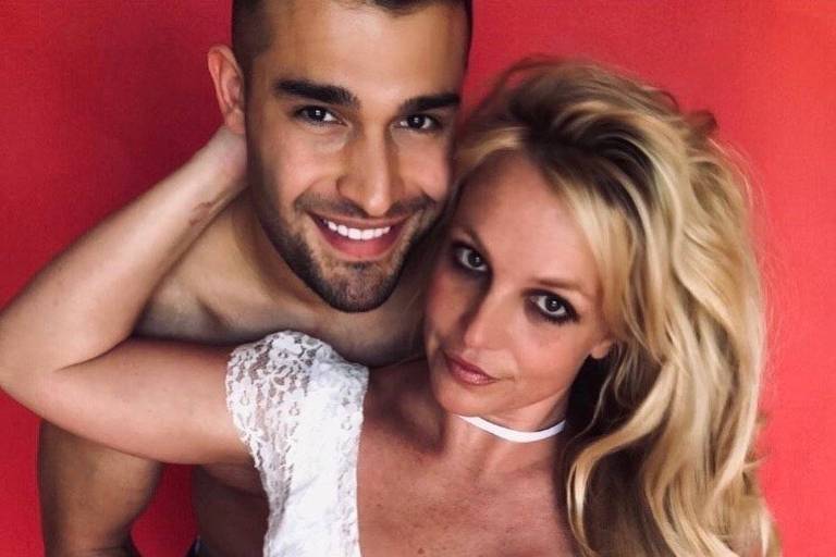 Britney Spears confirma gravidez: 'Espalhando amor e alegria'