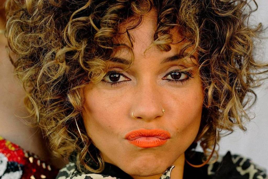 Sophia Urista vocalista da banda Brass Against 