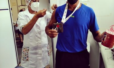 Pessoas vacinando em Nova Iguaçu