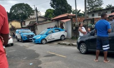 Mulher é presa após matar a facadas seus dois filhos,