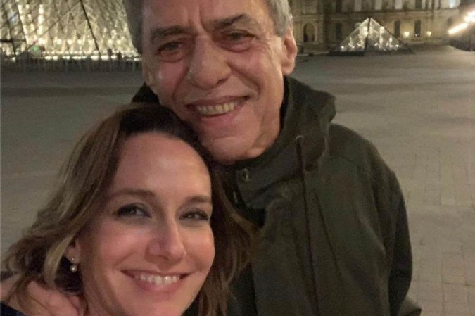 Chico Buarque e a esposa Caroline Proner (Foto: Reprodução/Instagram)