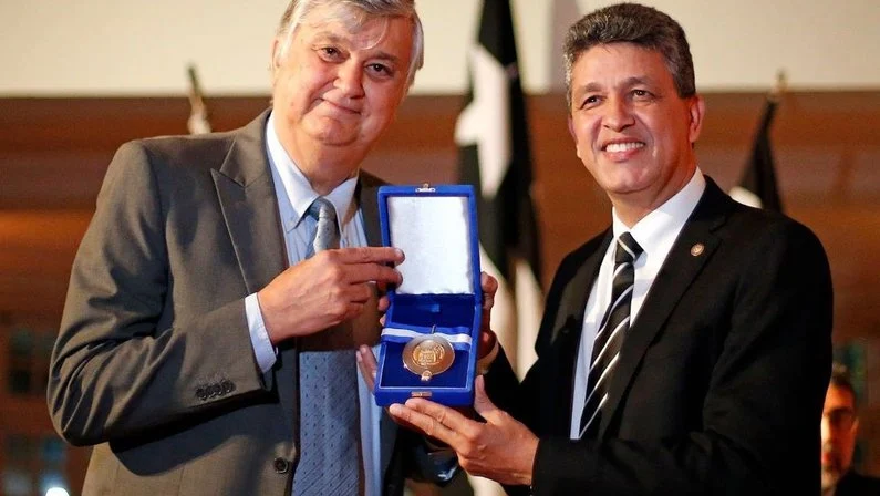 Botafogo é homenageado pela Alerj com a medalha Tiradentes