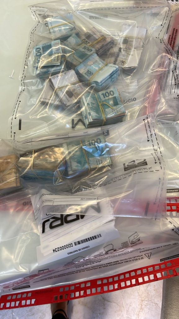 R$ 120 mil apreendido em casa de policial militar em operação do Ministério Público