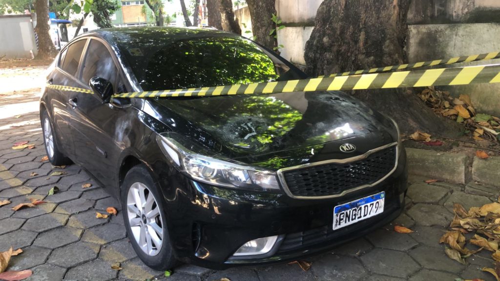 Carro do motorista morto em assalto no Méier passa por perícia