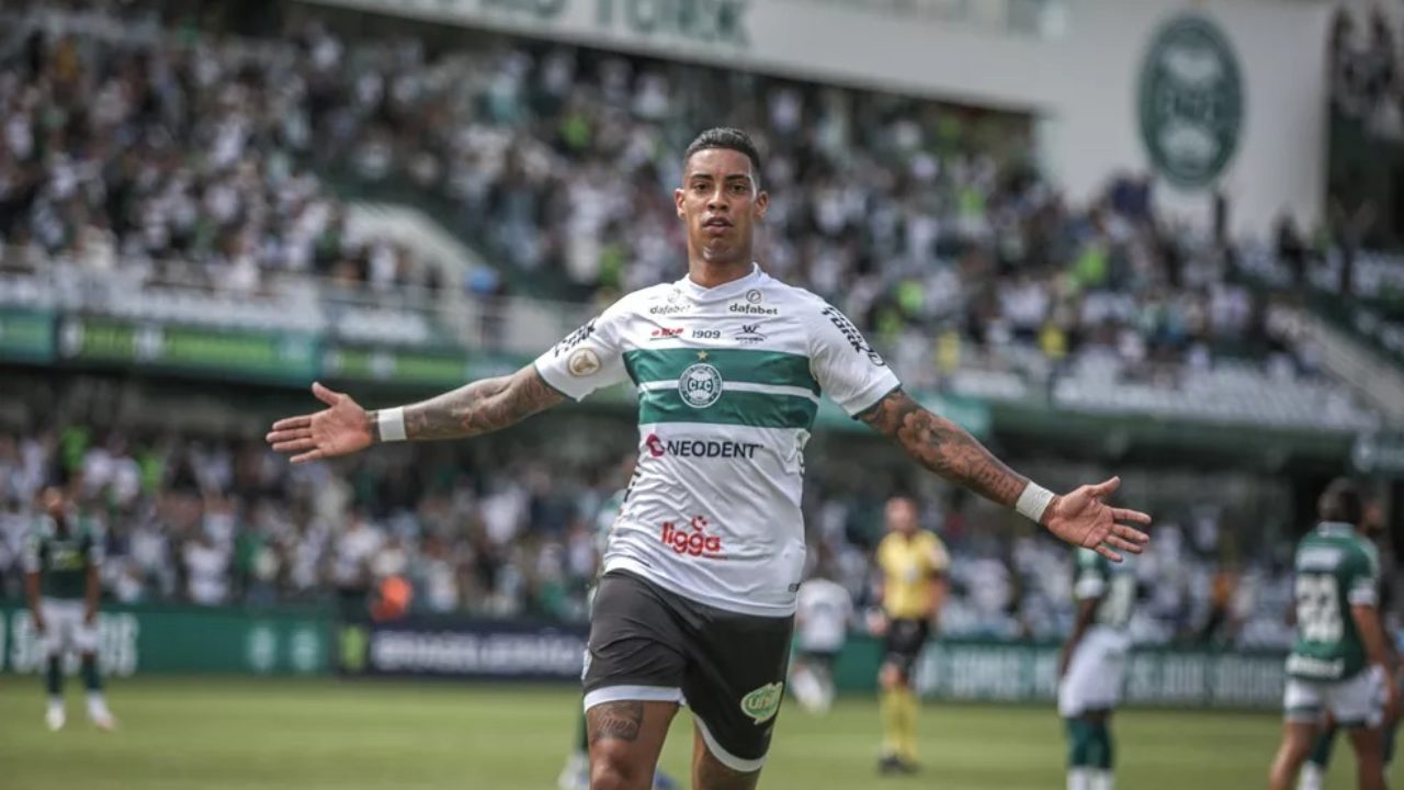 Zagueiro do Fluminense é afastado e Nathan é citado em prints