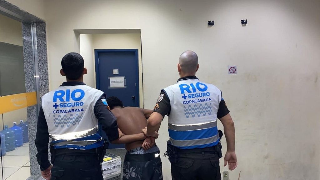 Agentes do Rio+Seguro fazem ações em Copacabana, na Zona Sul