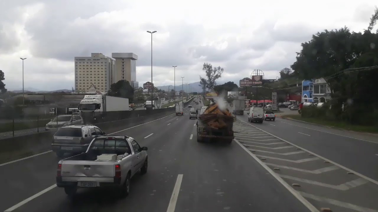 Incêndio em carro interdita temporariamente pista principal da BR-040 em Caxias
