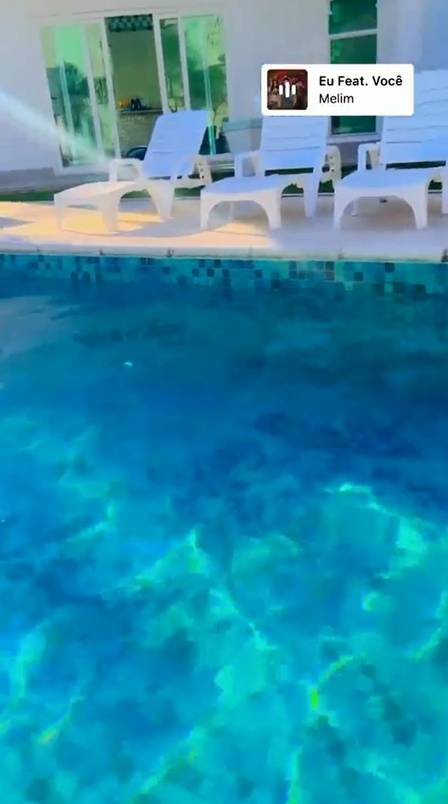 Área externa da nova mansão de MC Melody