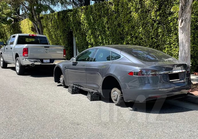 Carro de Owen Wilson é depenado nos EUA