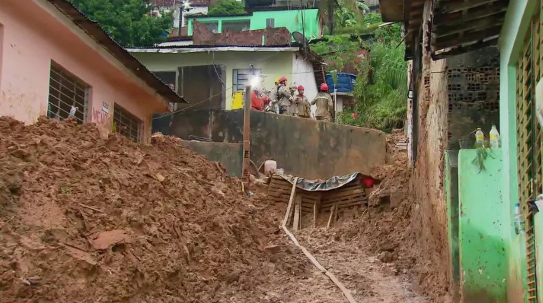 Deslizamento em Pernambuco deixa mortos e desabrigados