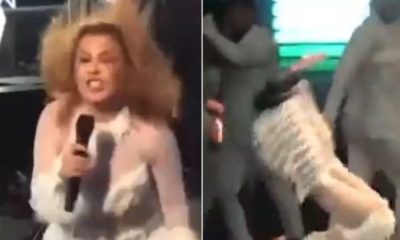 Joelma leva tombo em show