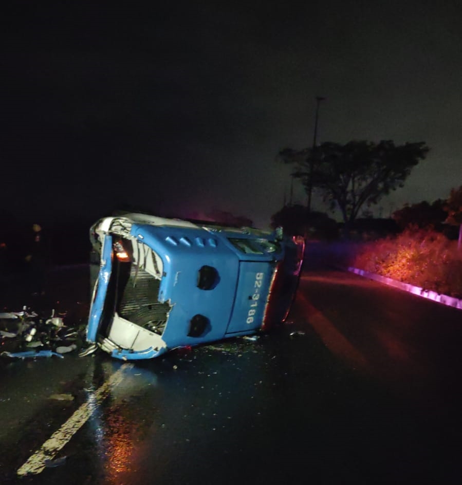 Viatura da PM após acidente