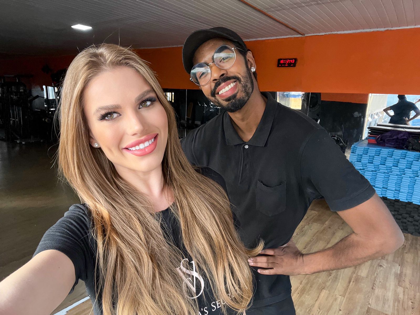 Brasileira Paula Assunção se prepara para concurso internacional