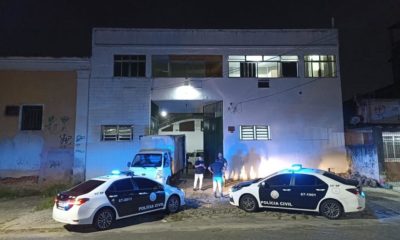 galpão com veículos roubados