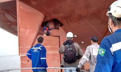 Camaronês é encontrado escondido em leme de navio na Baía de Guanabara