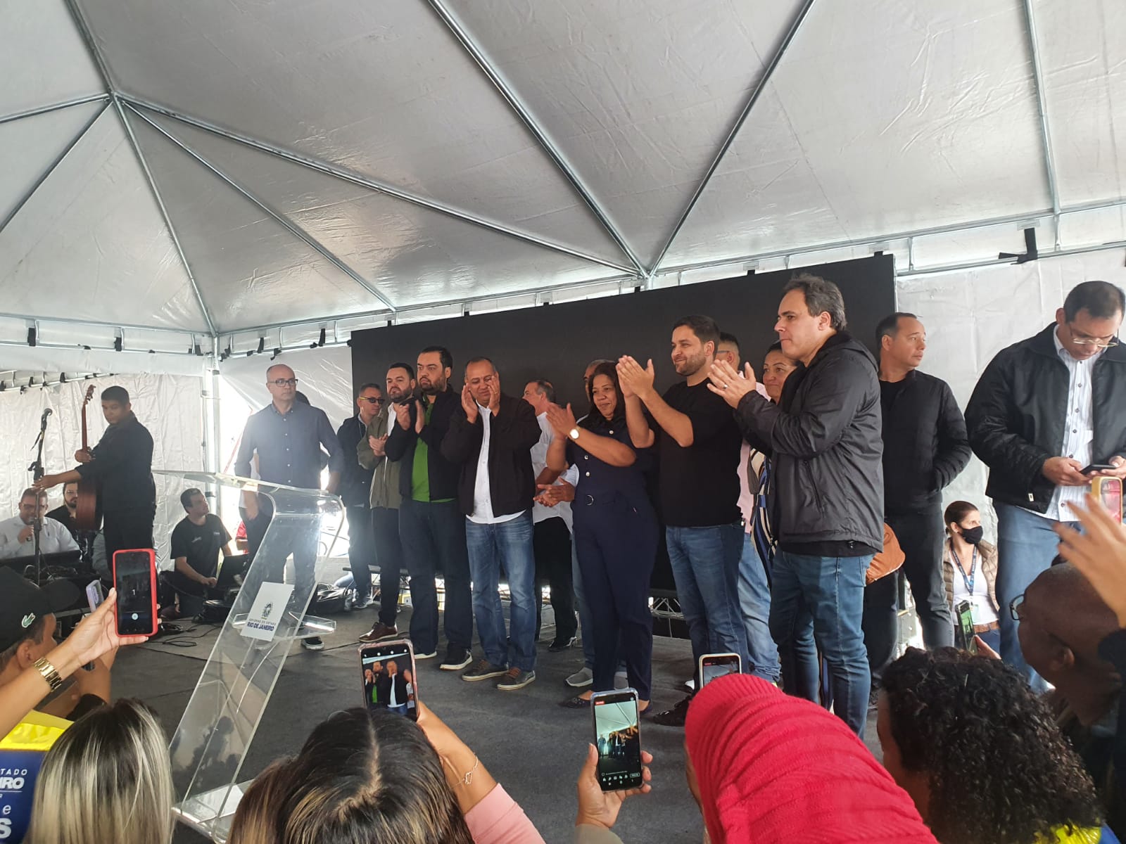 Governo do RJ anuncia início das obras de quase 500 moradias no Complexo do Alemão