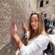 Camila Farani visita Muro das Lamentações em imersão de espiritualidade em Israel