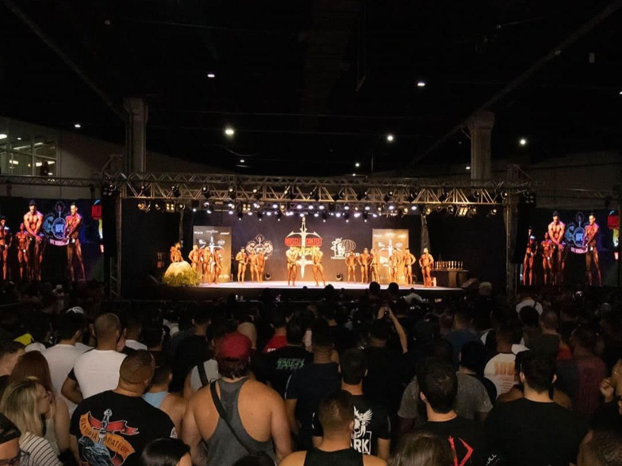 Evento de fisiculturismo é realizado no Rio