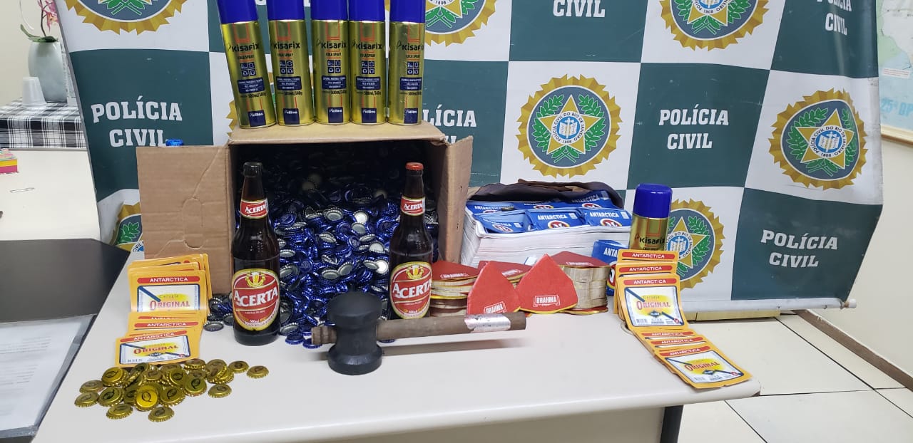 Cervejas eram falsificadas em galpão da Baixada Fluminense