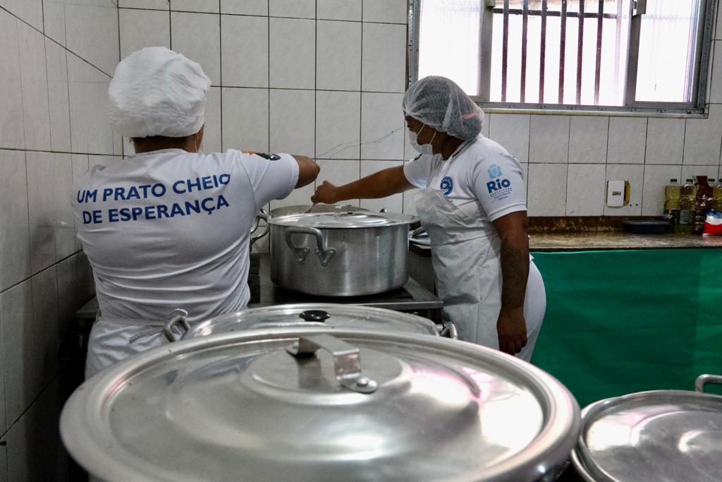 Prefeitura inaugura 3ª cozinha comunitária do programa 'Prato Feito Carioca', em Realengo, na Zona Oeste do Rio