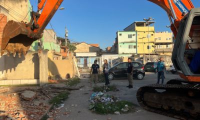 Casas são demolidas na Cidade de Deus após explosão de gás metano embaixo das residências