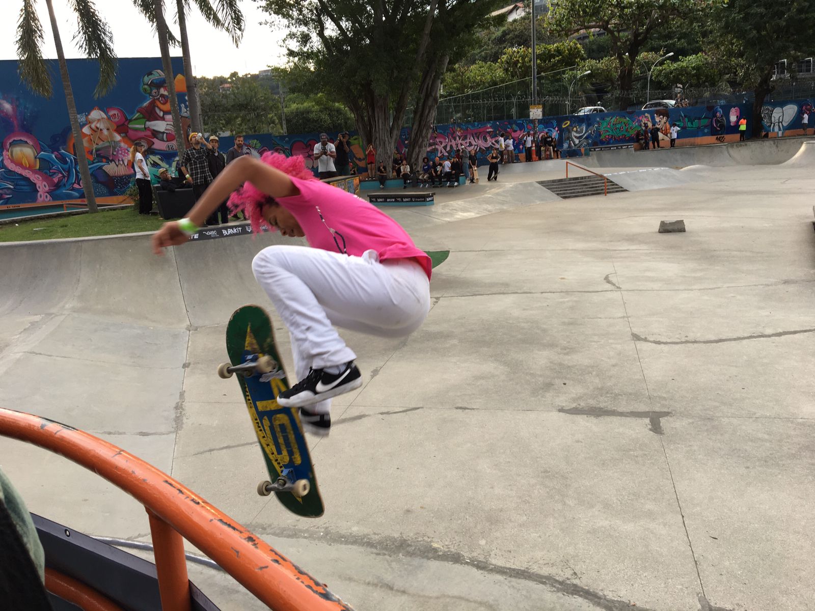 Atleta feminina de skate