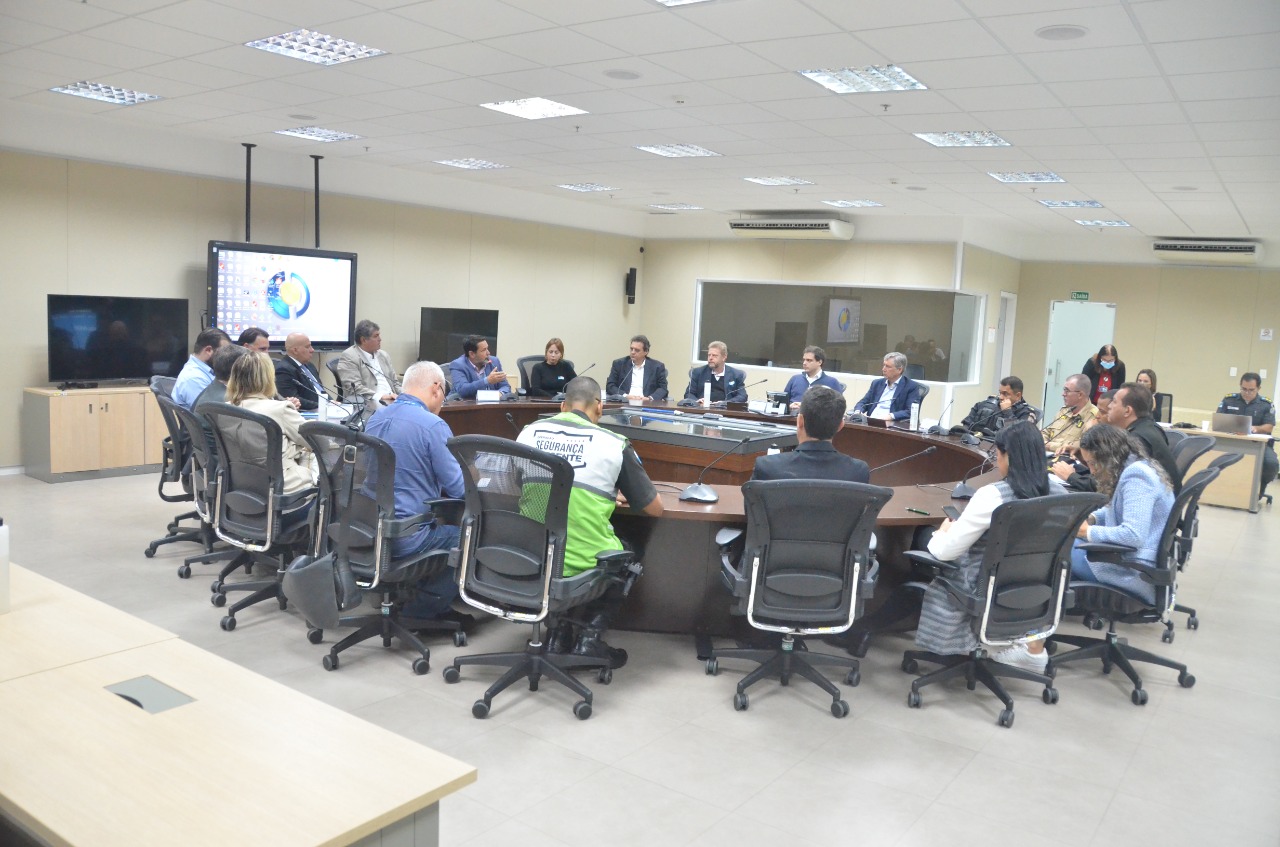 Reunião entre Conselho Estadual de Segurança Turística, forças policiais e o trade turístico.