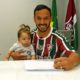 Yago Felipe assina renovação de contrato com o Fluminense