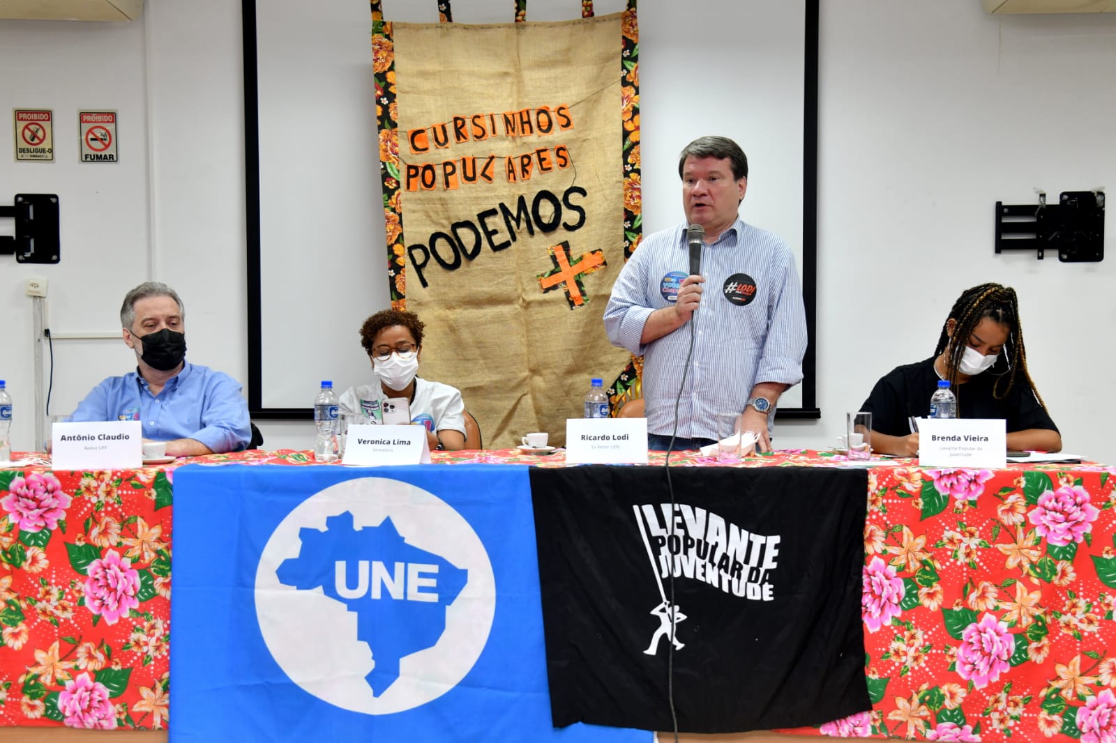 Autonomia universitária e lei de cotas é tema de debate na UFF (Foto: George Maragaia/ Divulgação)
