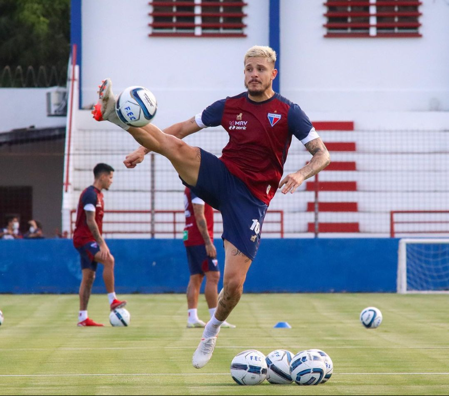 Lucas Crispim é reintegrado ao elenco do Fortaleza