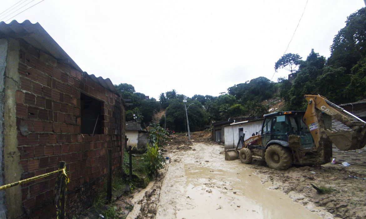 Bairro de Jardim Monteverde, região limítrofe entre Recife e Jaboatão dos Guararapes, atingido pelas fortes chuvas na Região Metropolitana do Recife