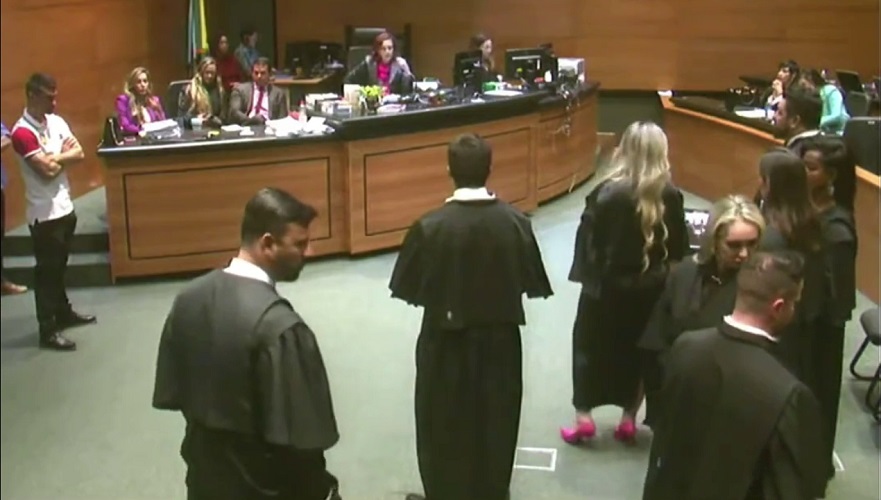 Juíza discute com advogados de Jairinho durante audiência de instrução e julgamento do caso Henry Borel