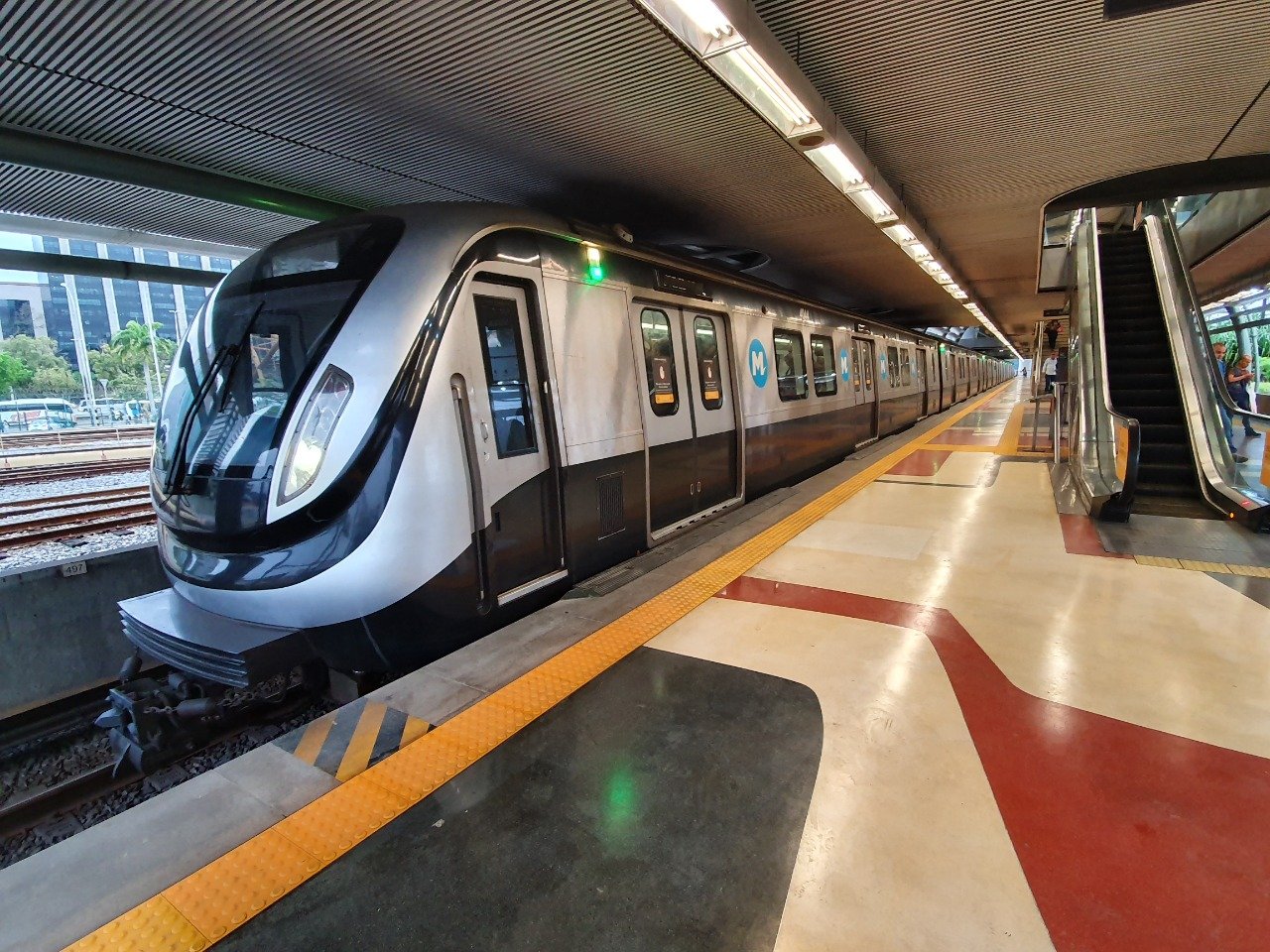 trem do metrô na estação Cidade Nova