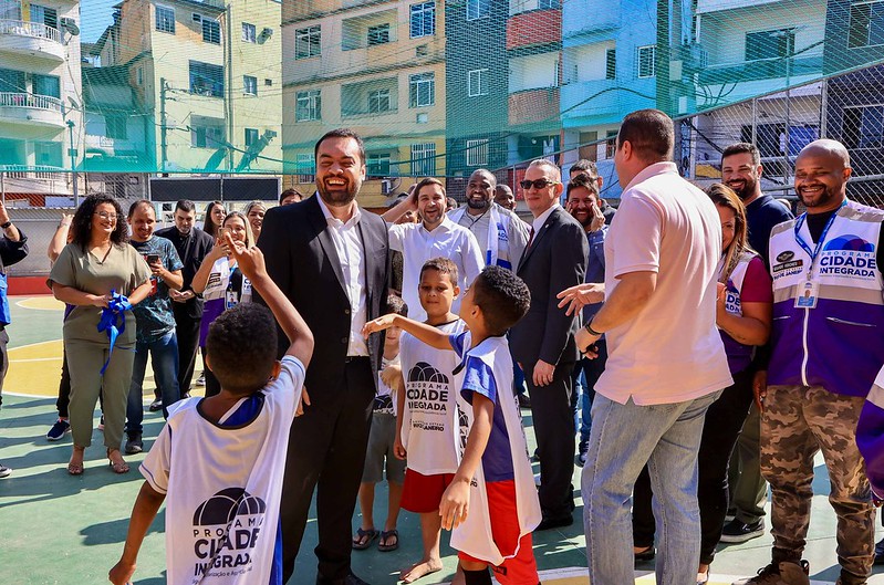 Cláudio Castro na inauguração da quadra