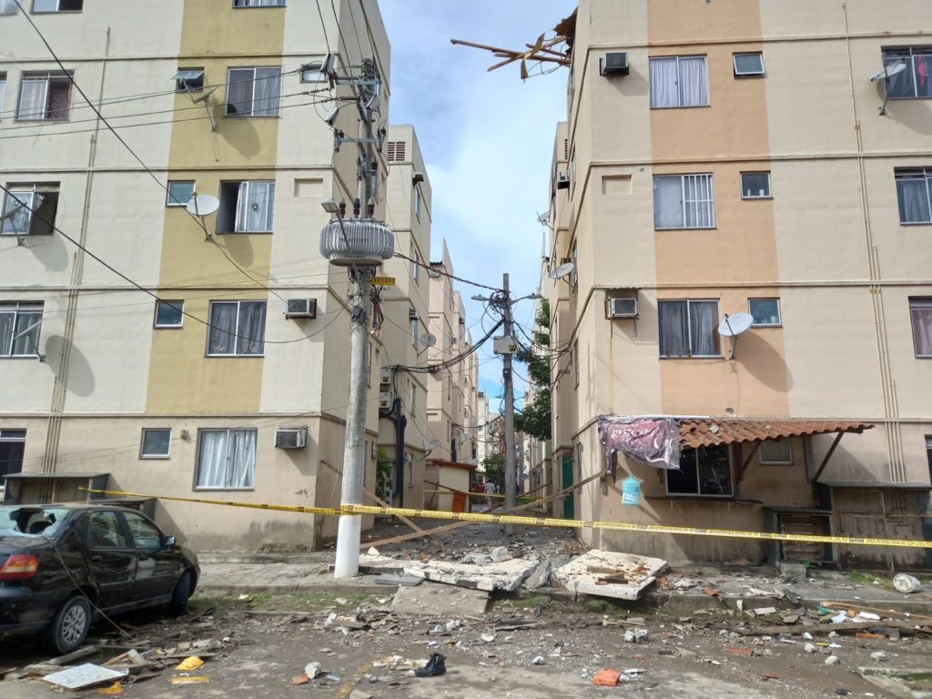 ondomínio Leme 2 atingido caixa d'água