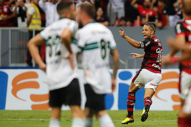 [COMENTE] Como você avalia o desempenho do Flamengo na vitória diante do Coritiba?