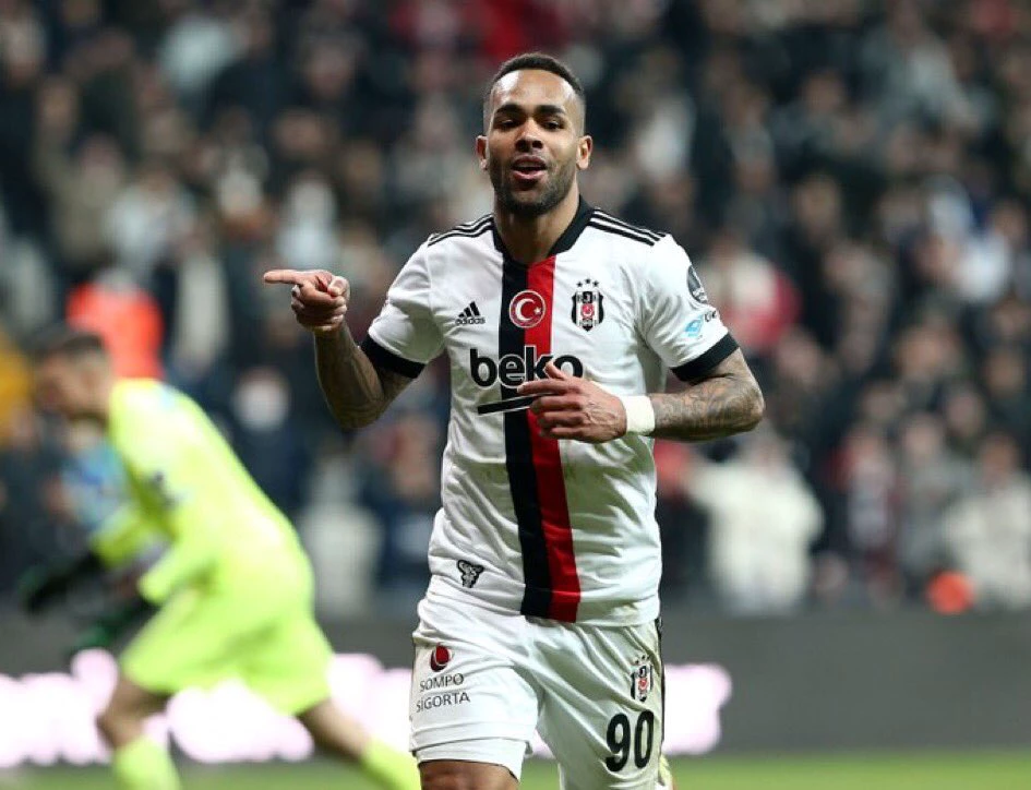 Especulado no Vasco, ex-jogador do clube acerta com o Besiktas, da Turquia, Vasco