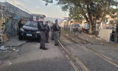 operação na estação de trem