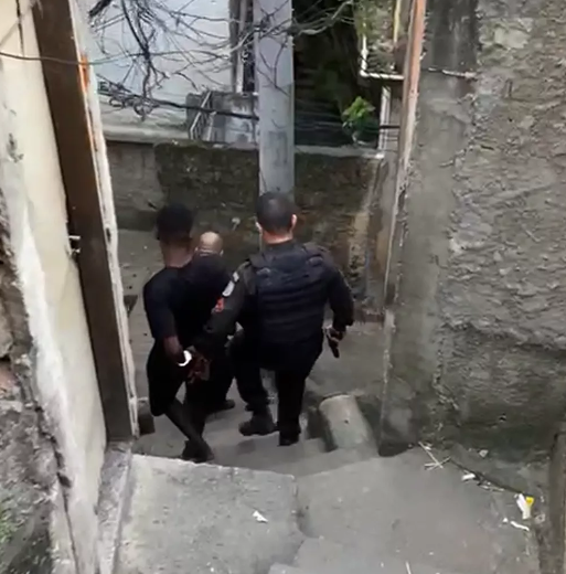 Polícia prende 5 suspeitos durante operação no Morro do Andaraí
