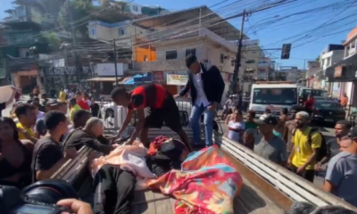 Pelo menos mais três corpos são retirados por moradores