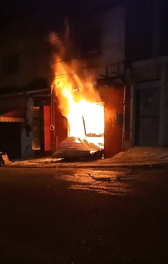 Incêndio destrói livraria na Zona Norte do Rio