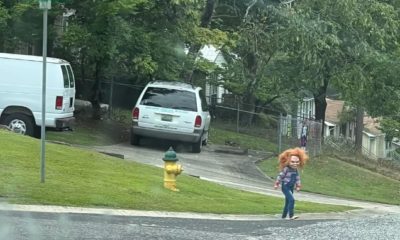 Criança assusta vizinhos ao se fantasiar de Chucky