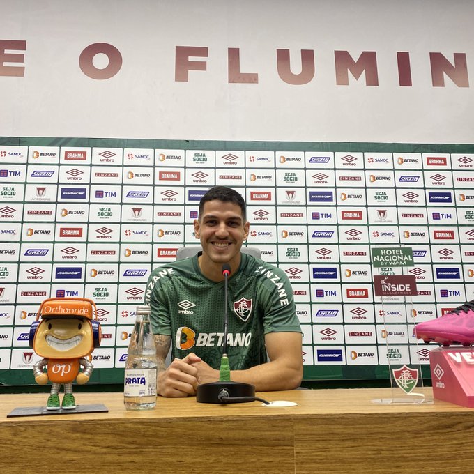 Nino concede entrevista coletiva