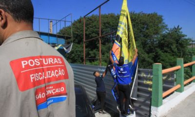 Operação da Postura para retirar Outdoors Ilegais