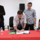 Eduardo Paes assinou o acordo que coloca o Táxi.Rio na cidade de Márica