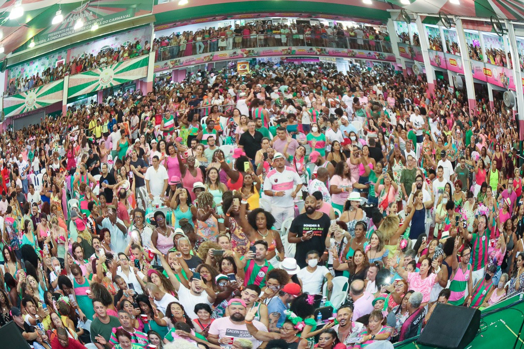 Mangueira realiza feijoada que apresenta equipe do carnaval 2023