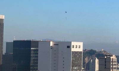 [FOTO] Balão é flagrado sobrevoando o Centro do Rio