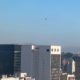 [FOTO] Balão é flagrado sobrevoando o Centro do Rio
